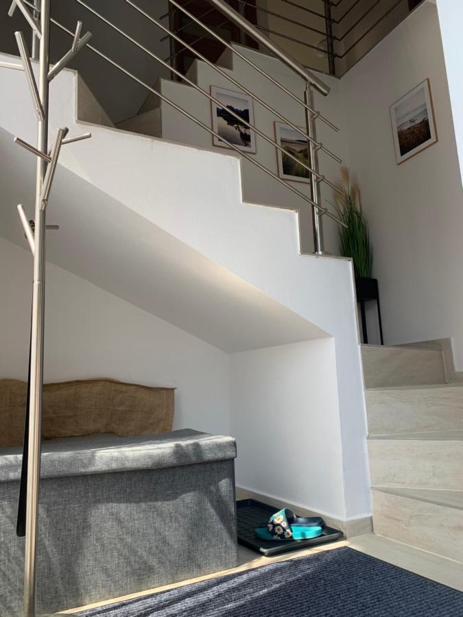 Cozy 2-Bedroom Vacation Apartment With Entire Top Floor Gaj  Exterior foto
