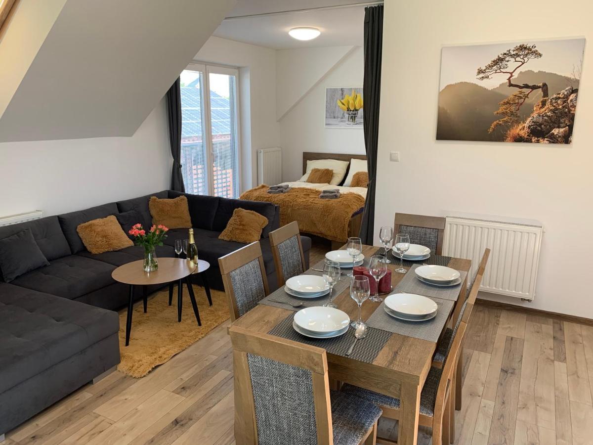 Cozy 2-Bedroom Vacation Apartment With Entire Top Floor Gaj  Exterior foto